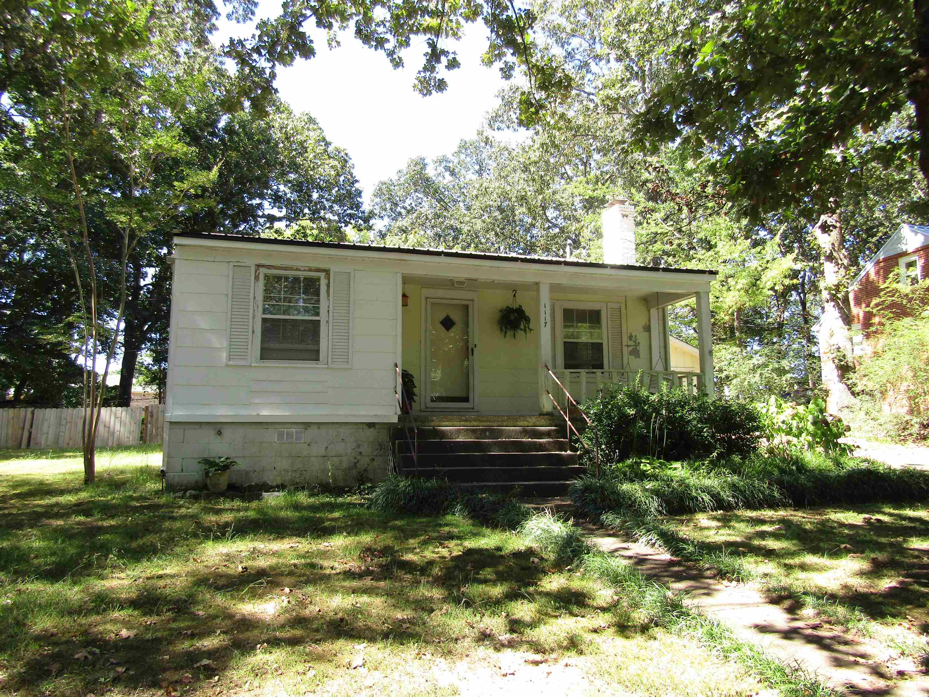 Adorable 2 bedroom, 1 bath home just minutes away from UNA.  You'll love the spacious back yard and or swinging on the porch swing on the front porch.  New roof in 2020.  Come see it for yourself.  Hablo Espanol.  Buyer to verify all information.
