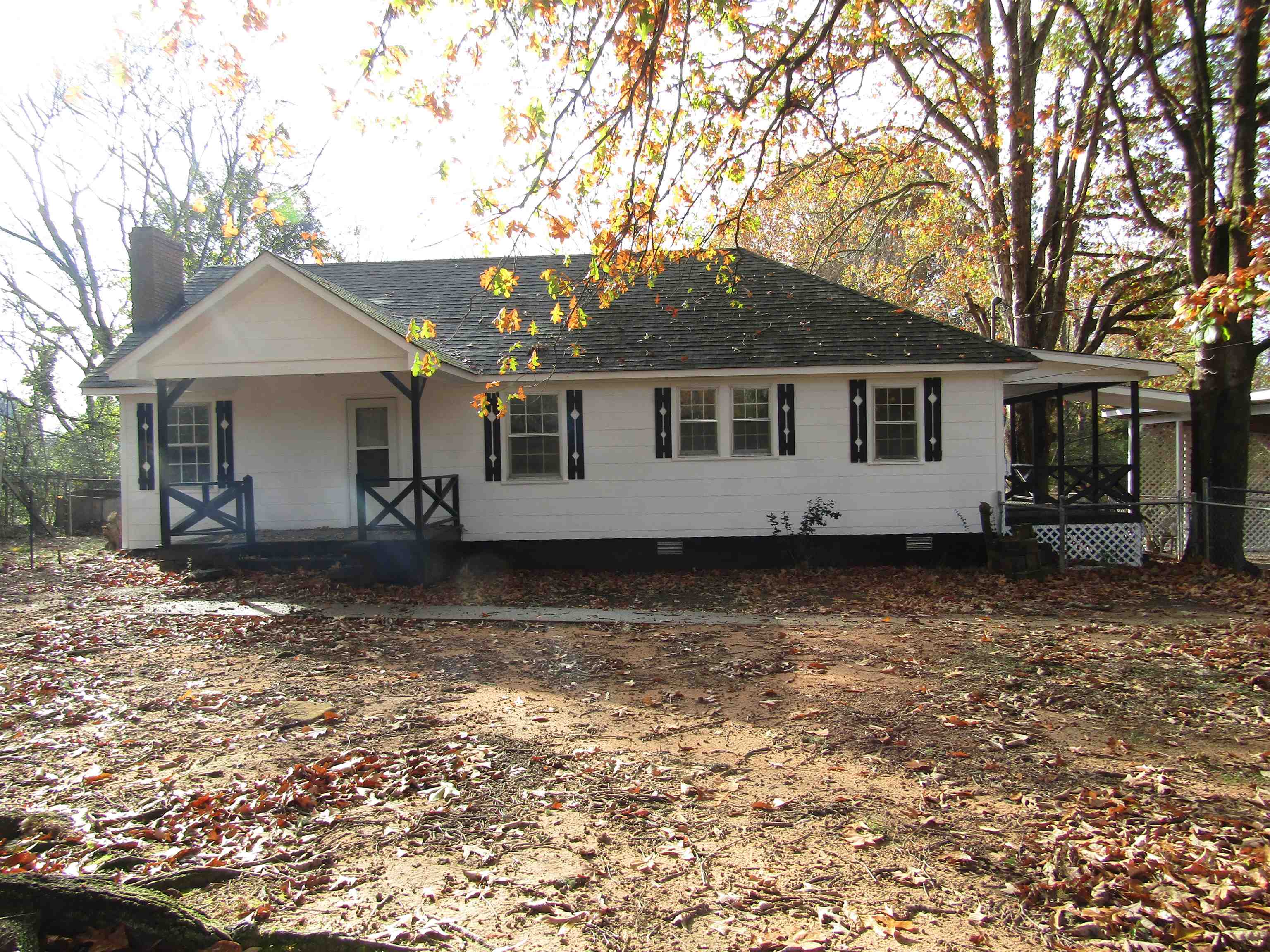 Come check out this updated, move in ready 3 bedroom 1 bath home.  It is conveniently located less than 2 miles from Hwy 43.  You'll love the rural setting with over an acre of land.  Freshly painted outside and inside, new flooring, new windows around back and new doors.  Hablo Espanol.