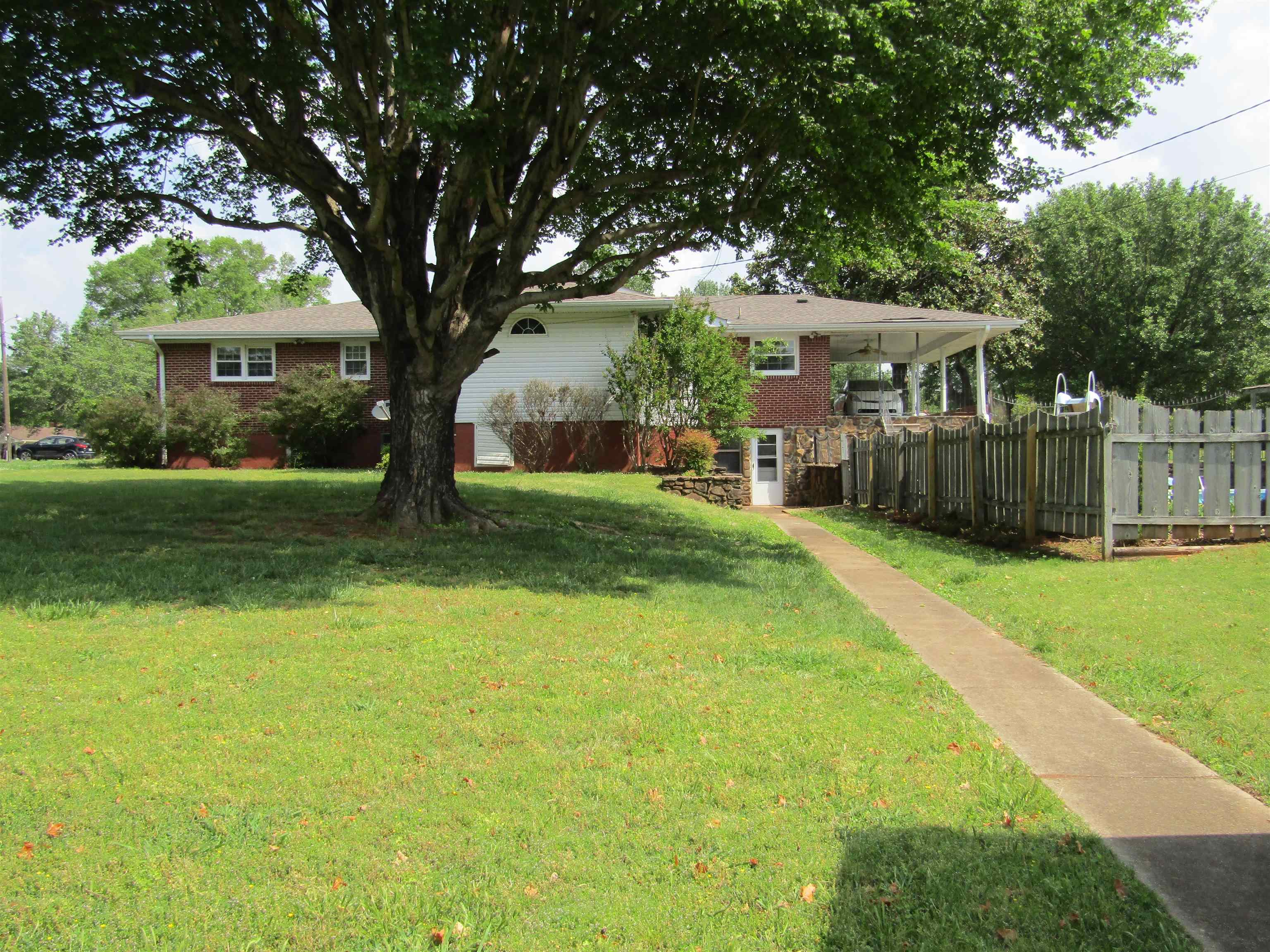 103 Elmwood Dr