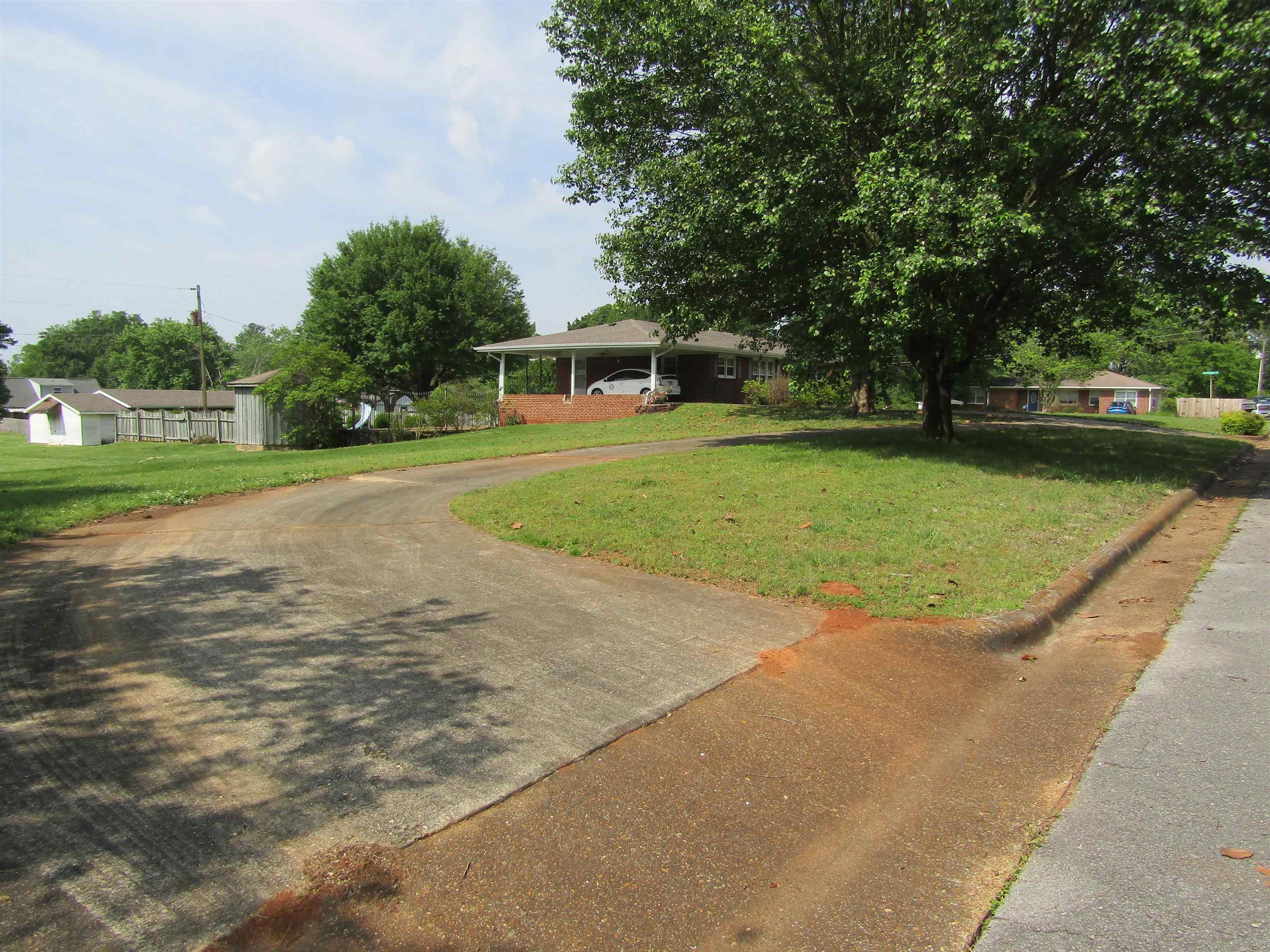 103 Elmwood Dr
