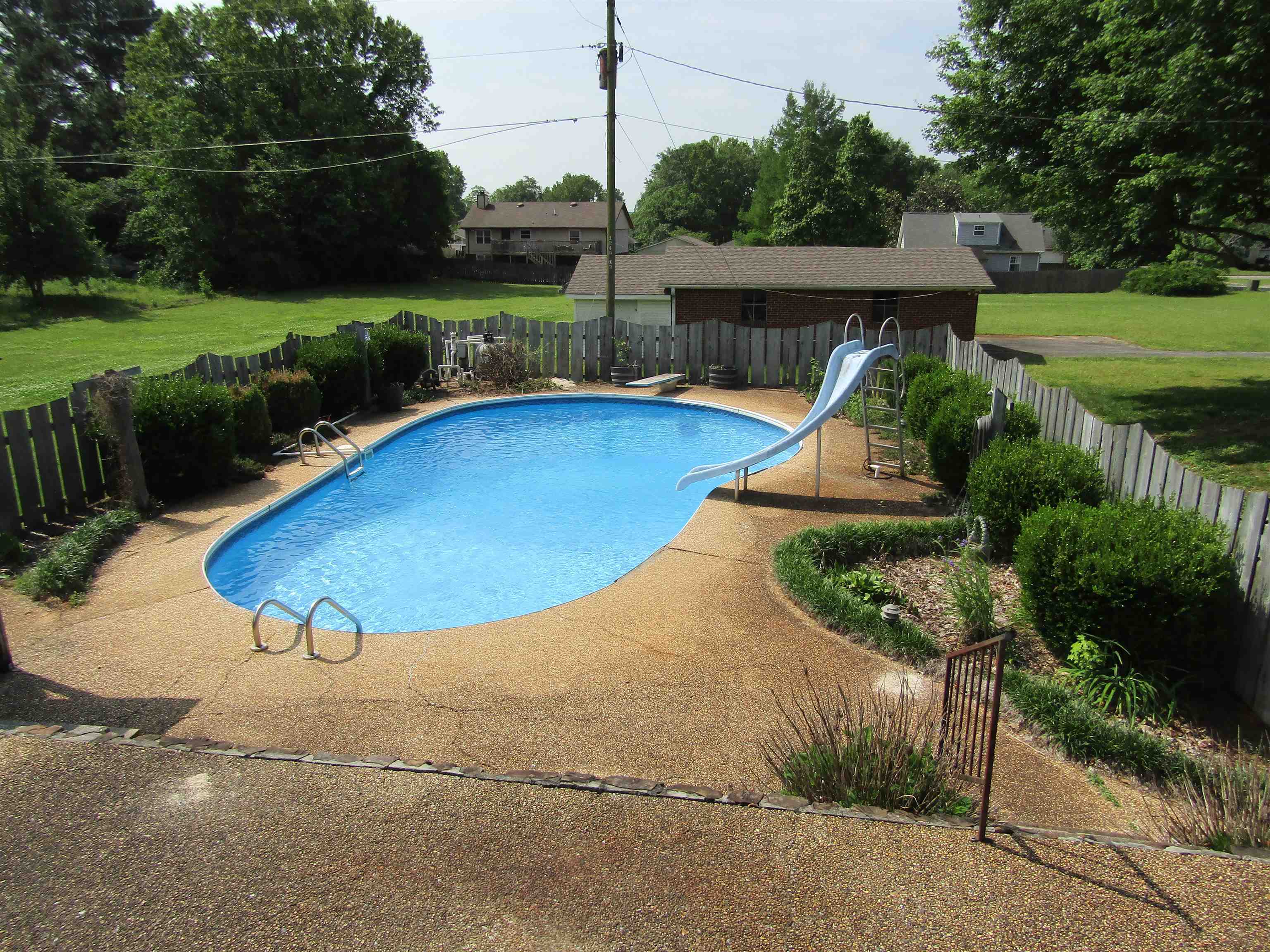 103 Elmwood Dr