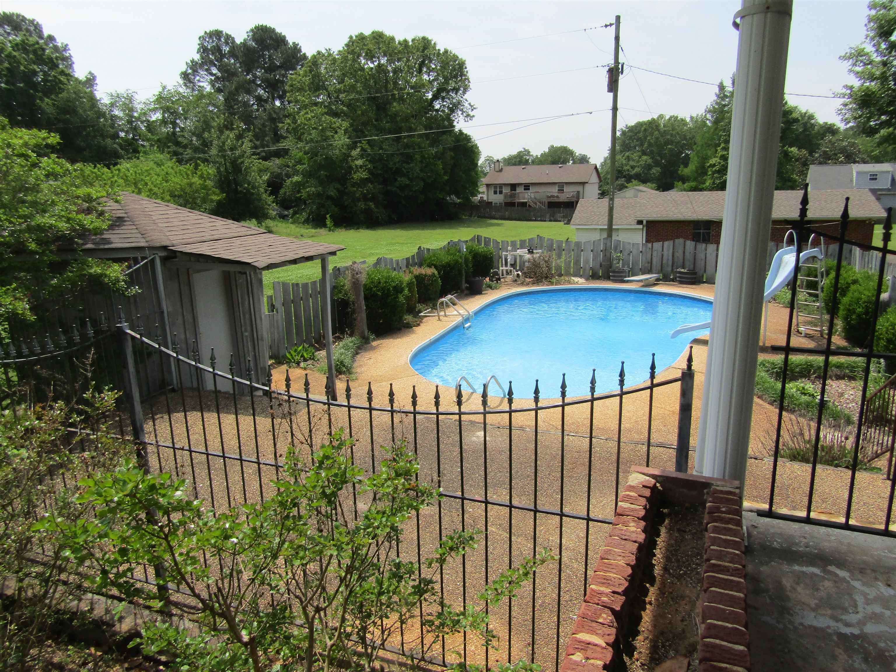 103 Elmwood Dr