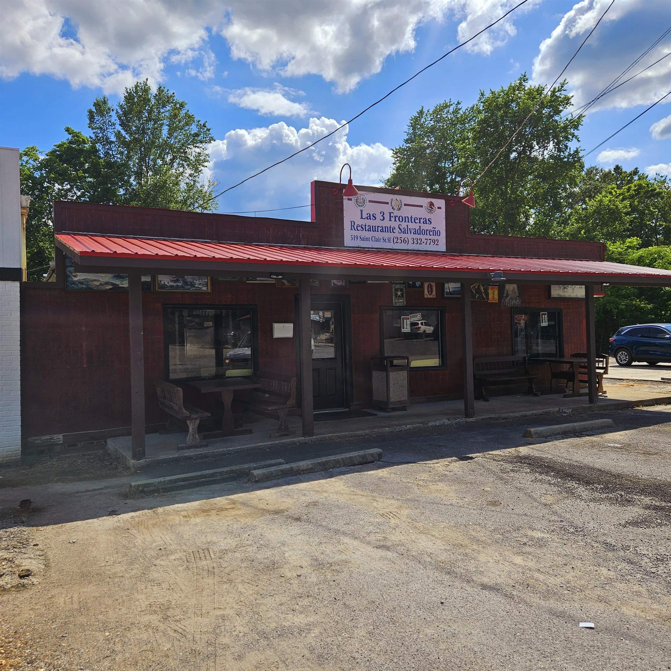 Introducing "Las Tres Fronteras" Restaurant in the heart of Russellville, known for it's authentic, Latin Cusine.  This well established business comes fully furnished.  You'll want to come see it in person.  Hablo Espanol.