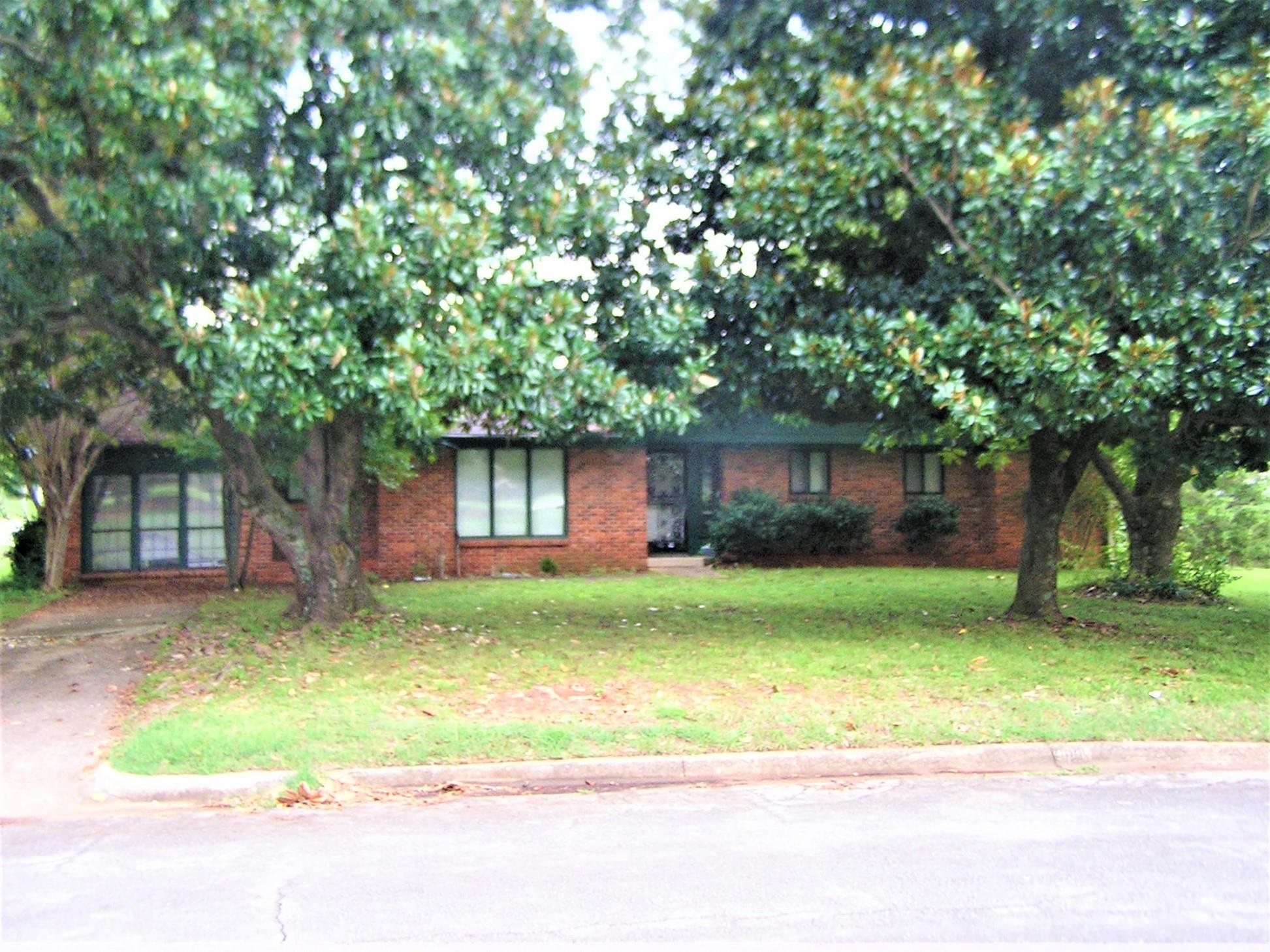 1901 Berry Ave, Florence, AL 