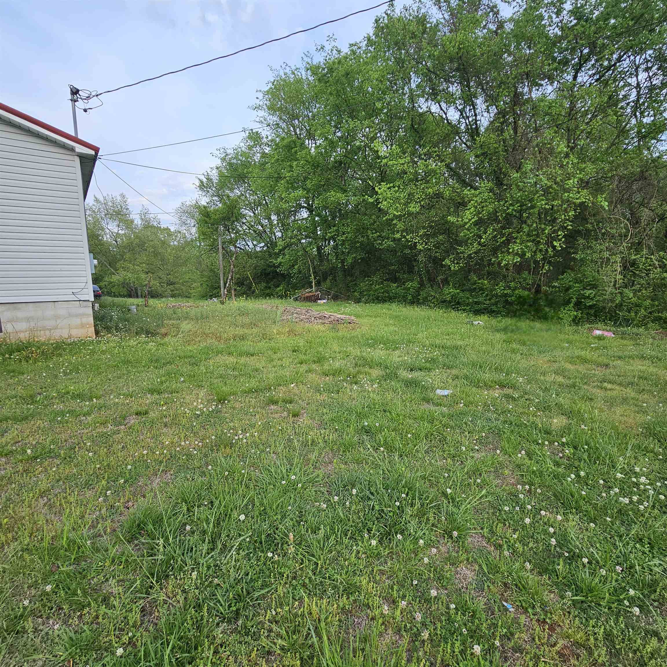 208 Doris St