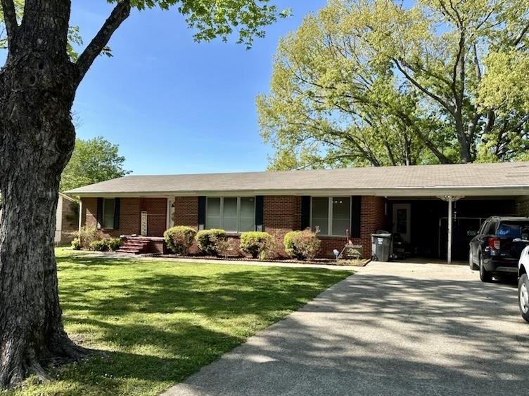 Don't miss this immaculate, well-maintained home ina quiet neighborhood within Russellville City limits.  Shaded and fenced backyard perfect for children and pets.  The interior is spotless with 3 bedrooms, 2 baths and beauiful Hunter fans.  A MUST SEE!  Call to schedule your appointment today.