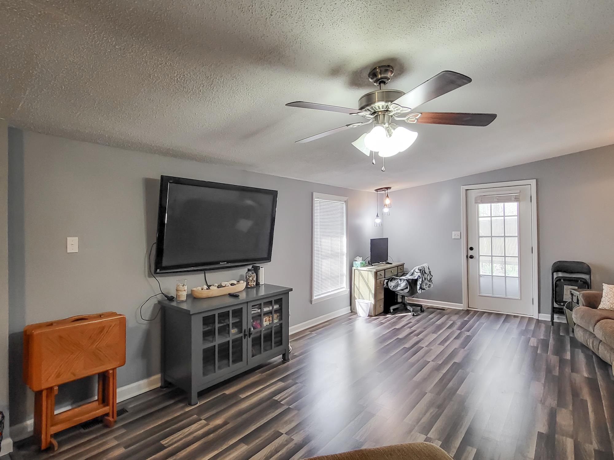 125 Longleaf Dr