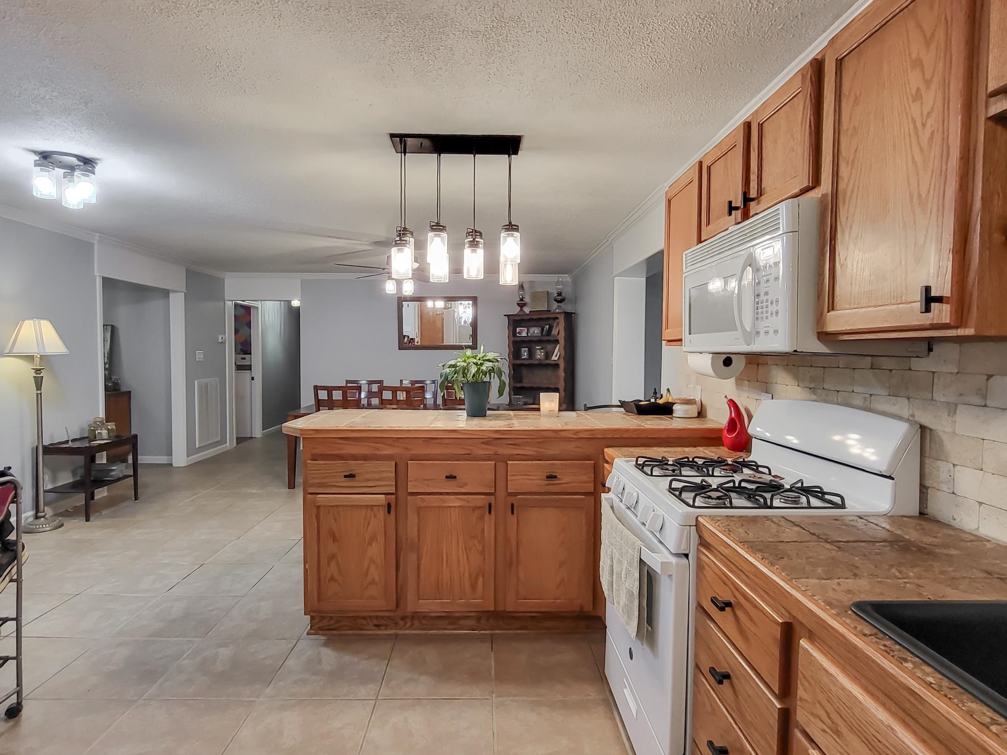 125 Longleaf Dr
