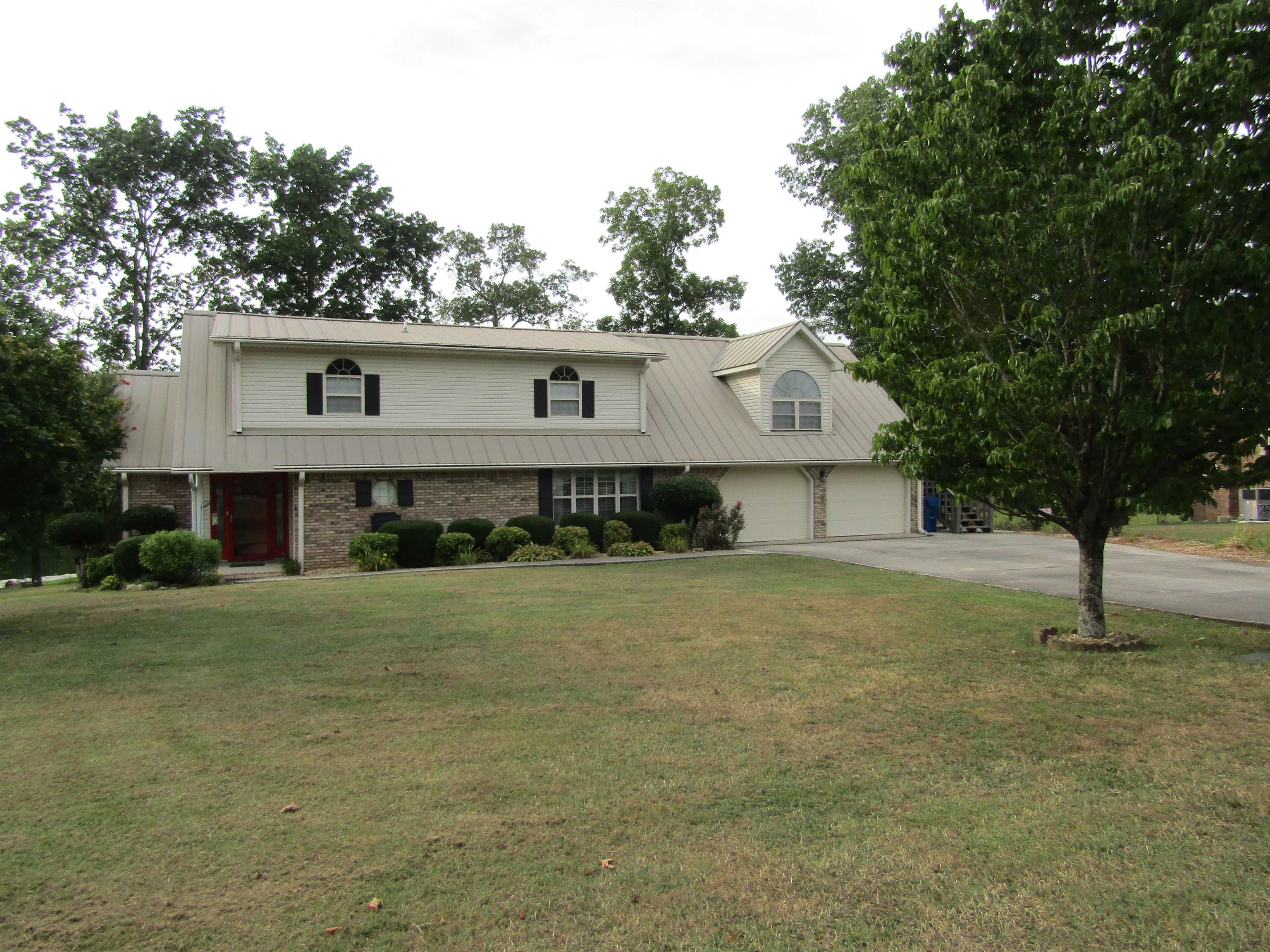 1215 Sheffield Cir
