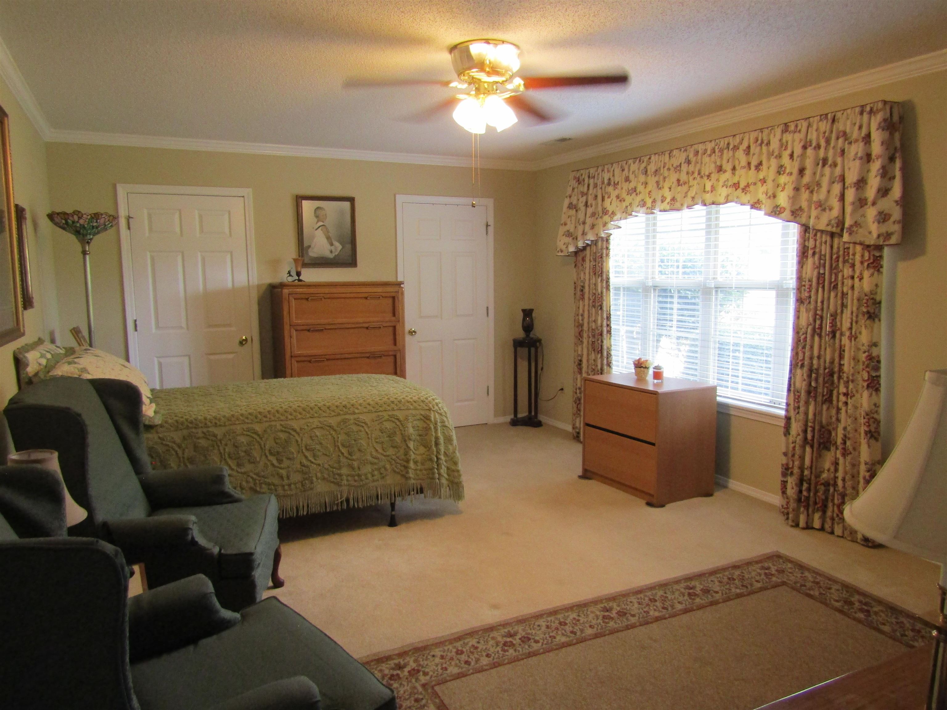 1215 Sheffield Cir