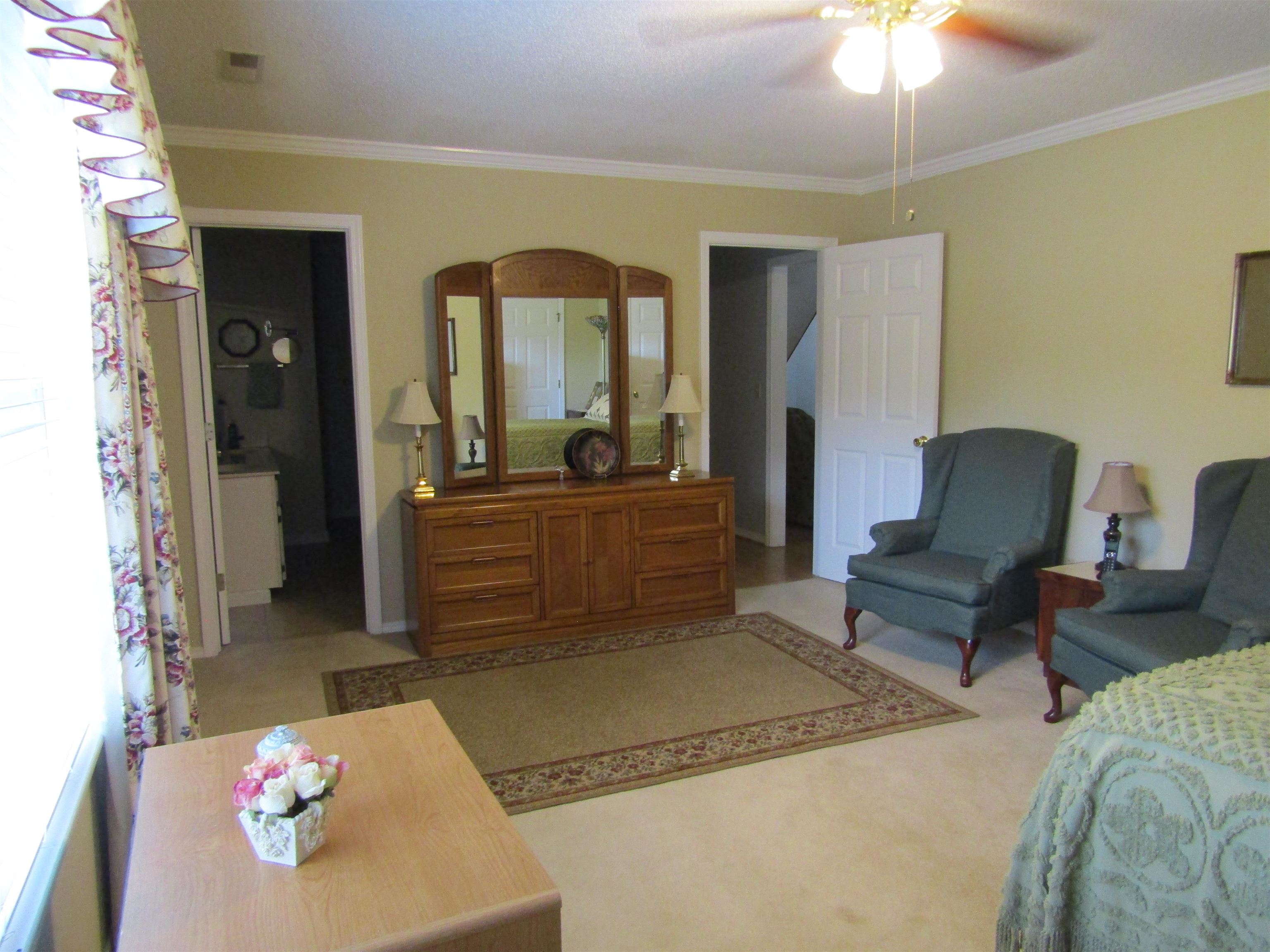 1215 Sheffield Cir