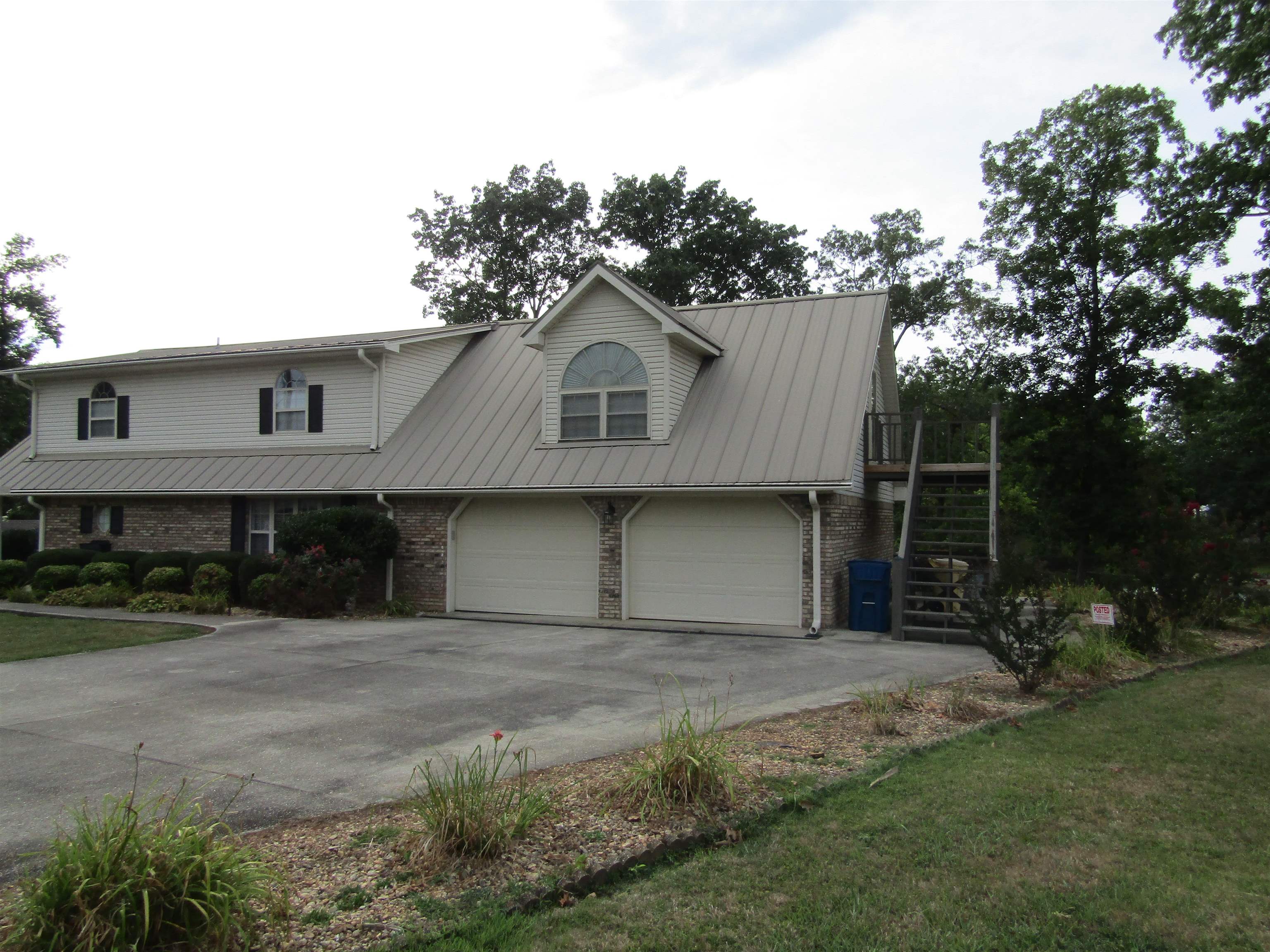 1215 Sheffield Cir