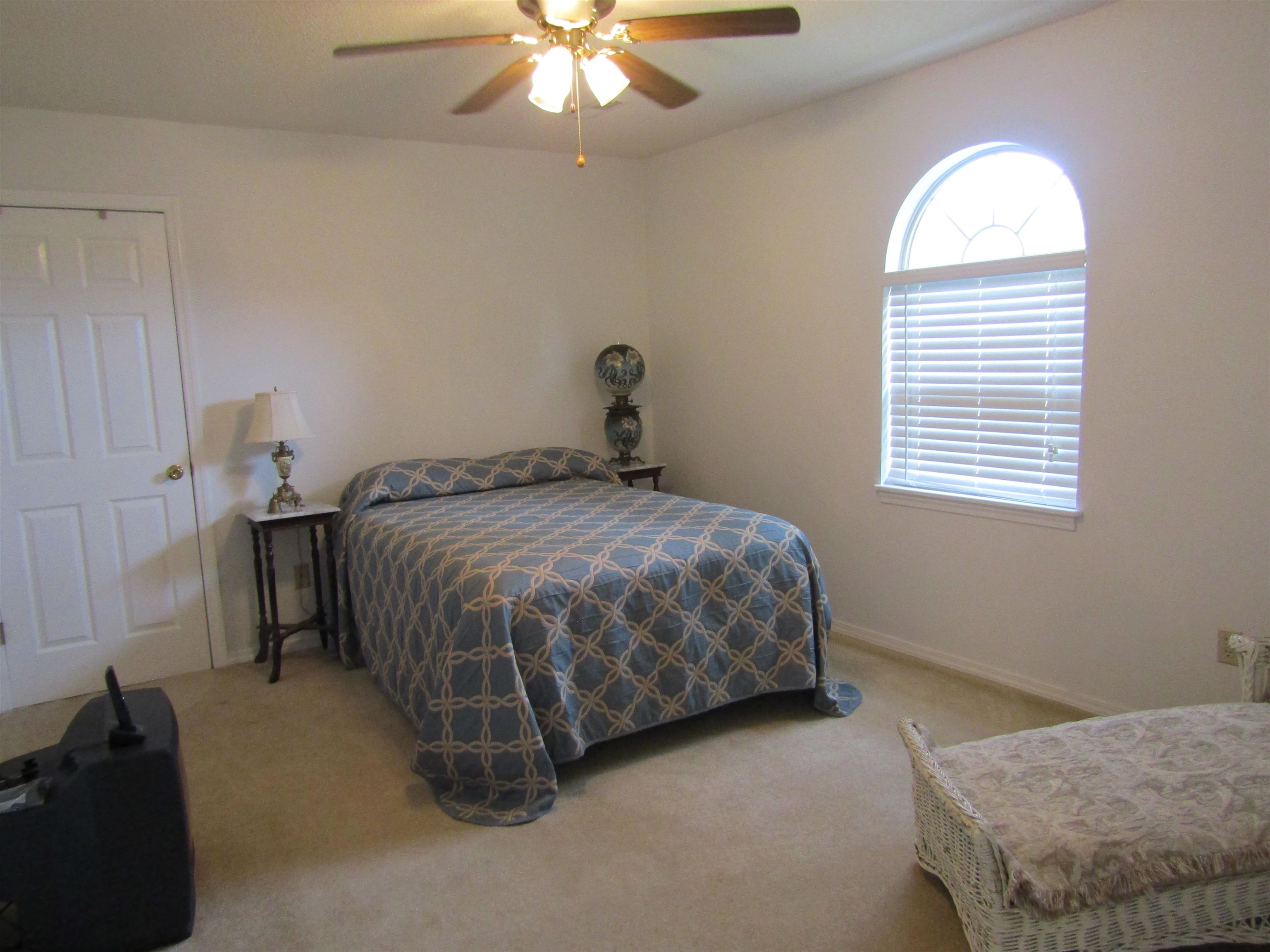 1215 Sheffield Cir