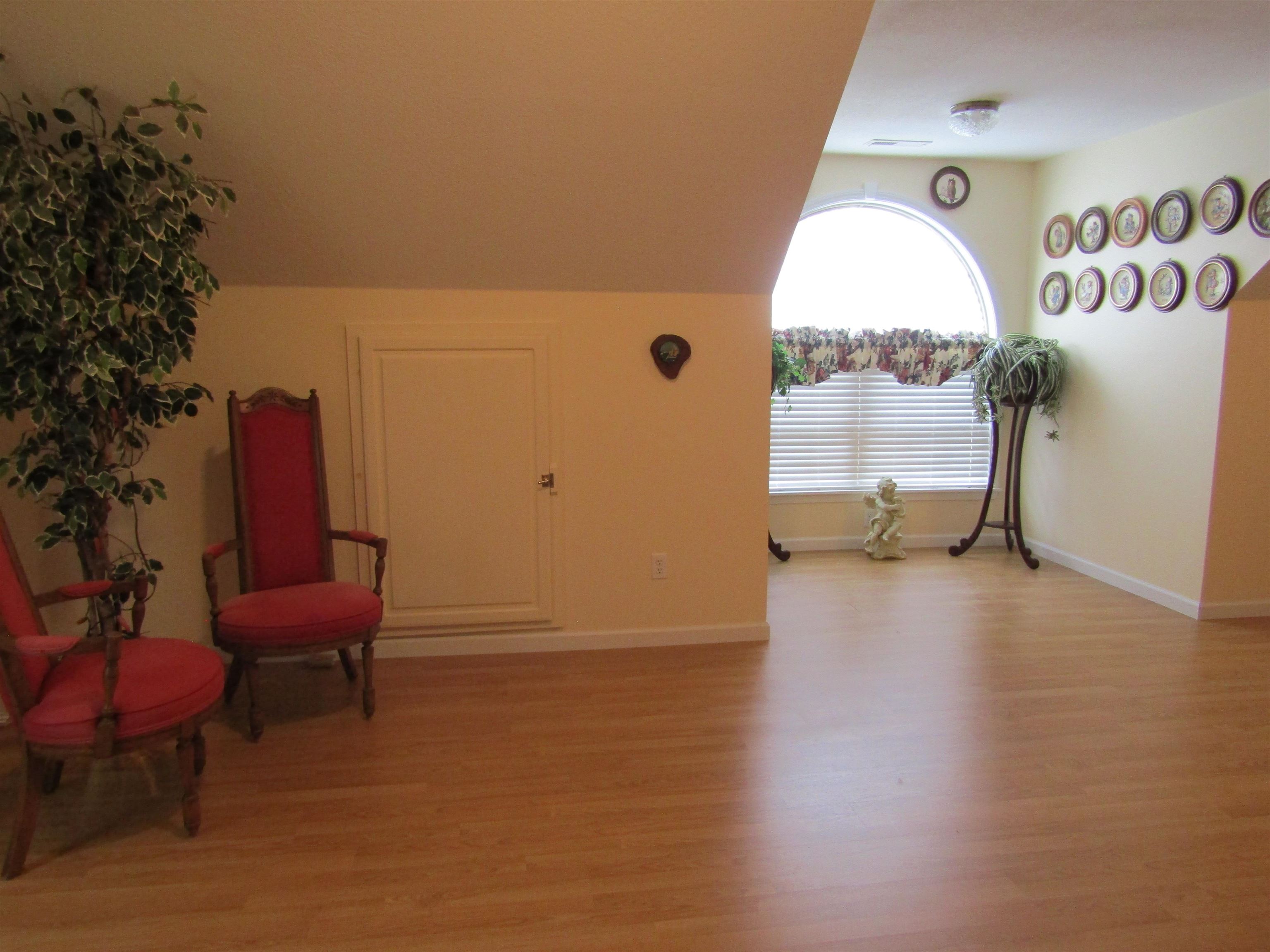 1215 Sheffield Cir