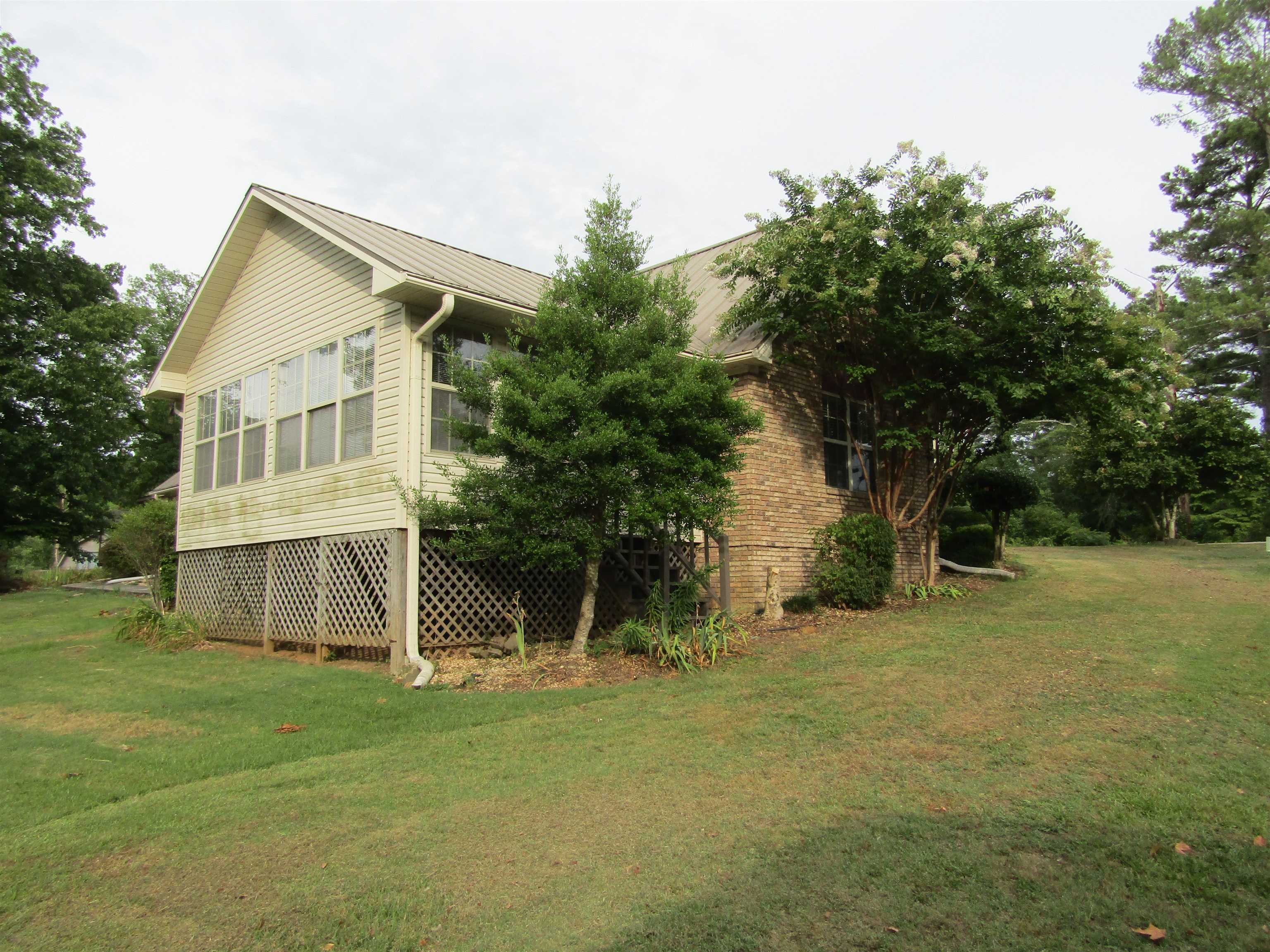 1215 Sheffield Cir
