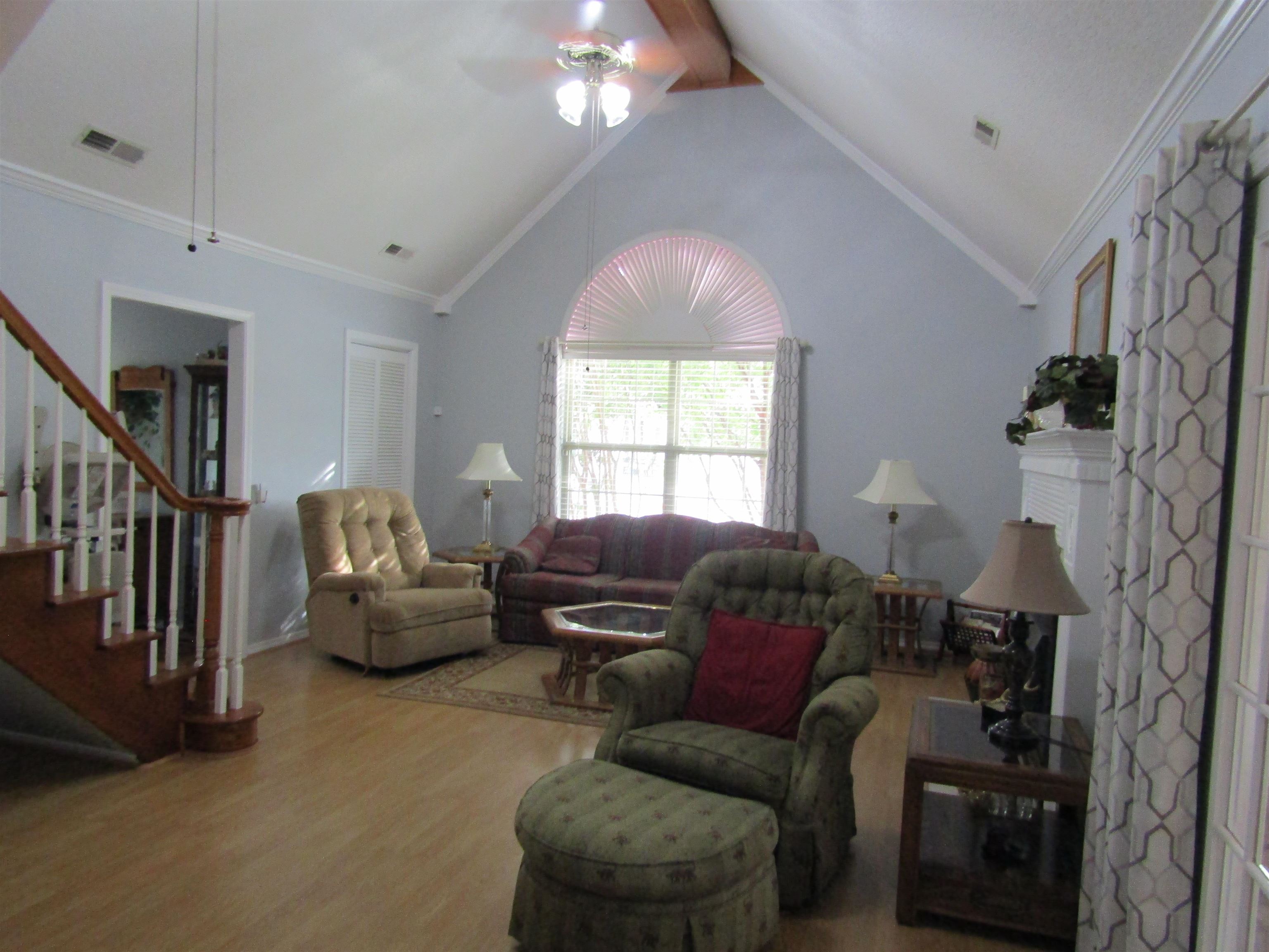 1215 Sheffield Cir