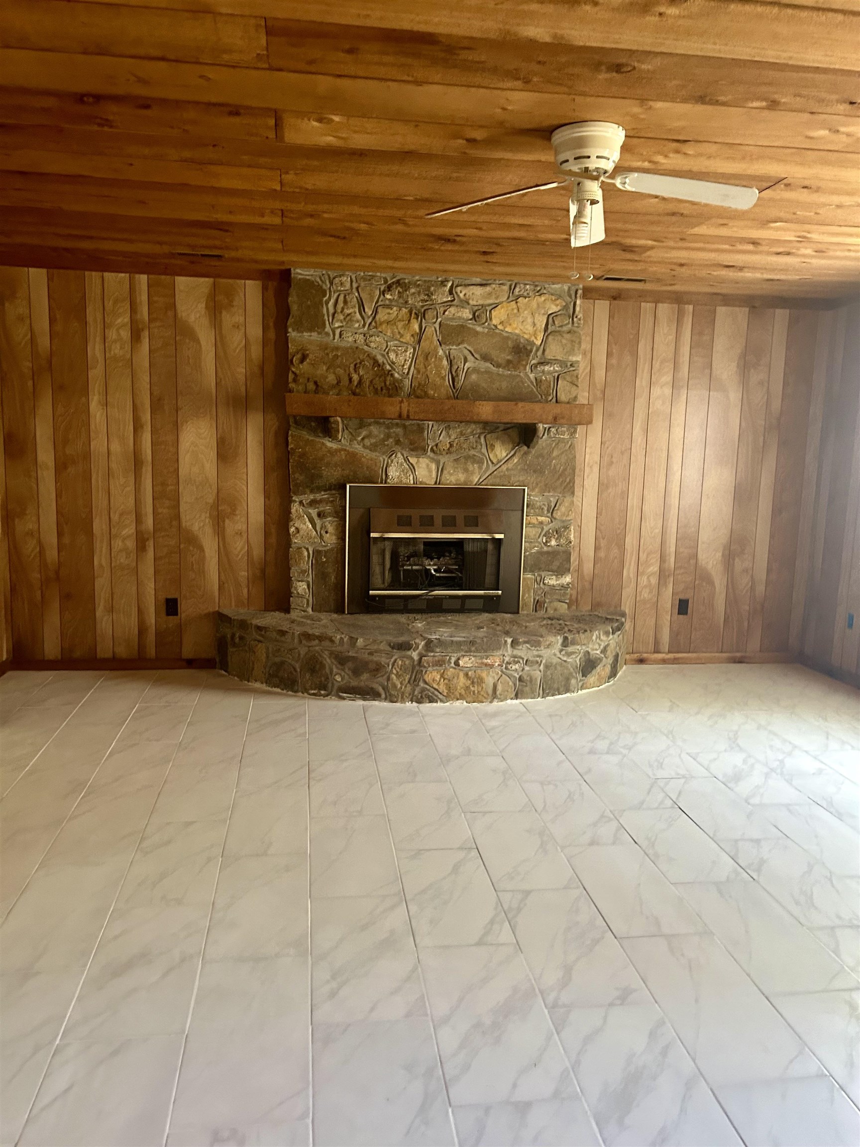 585 Lime Rock Rd