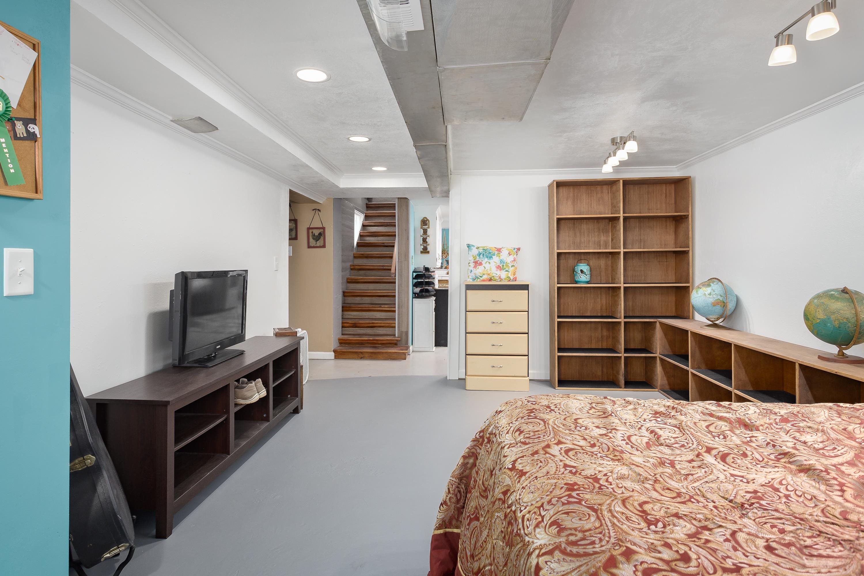 606 Green Ave
