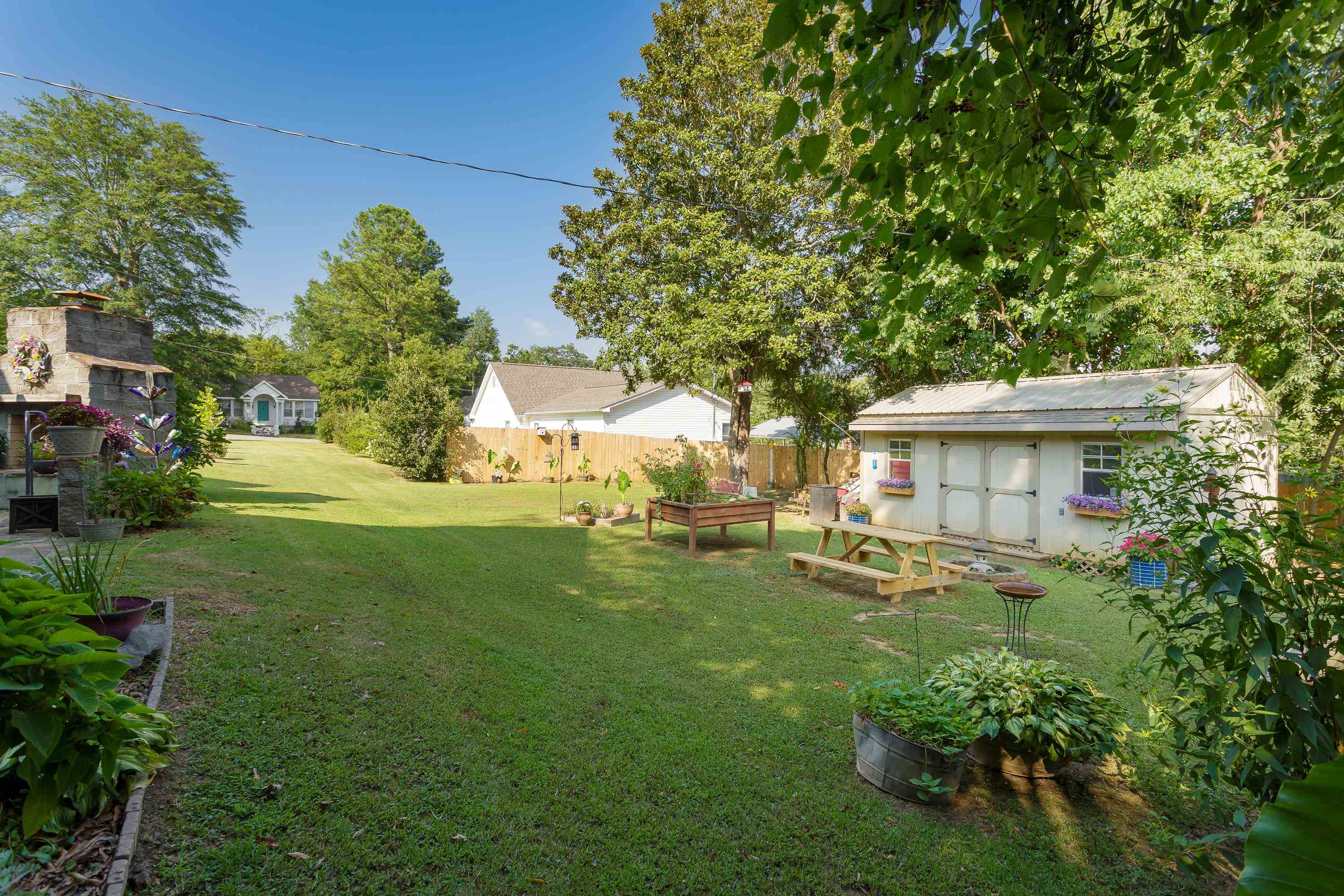 606 Green Ave