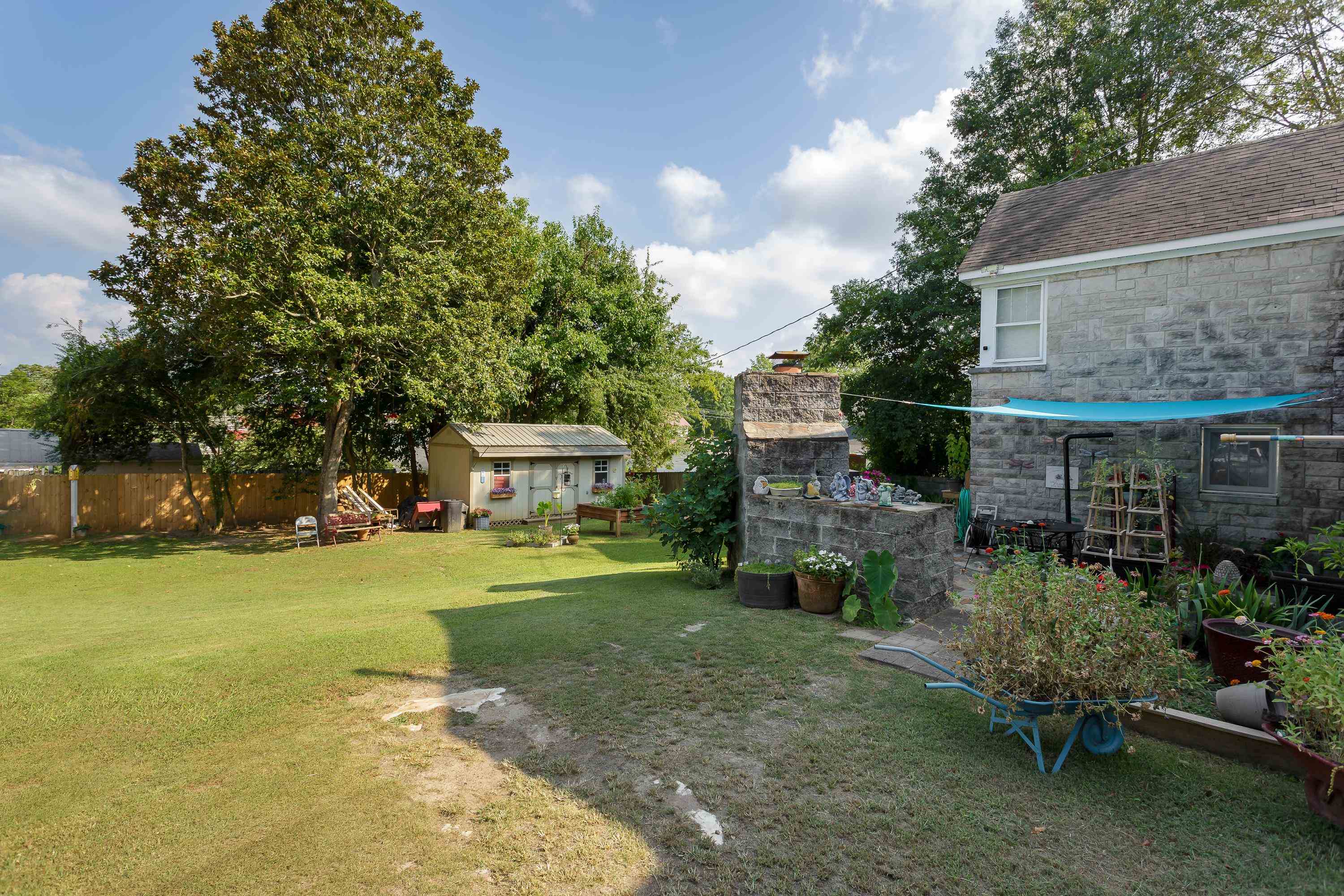 606 Green Ave