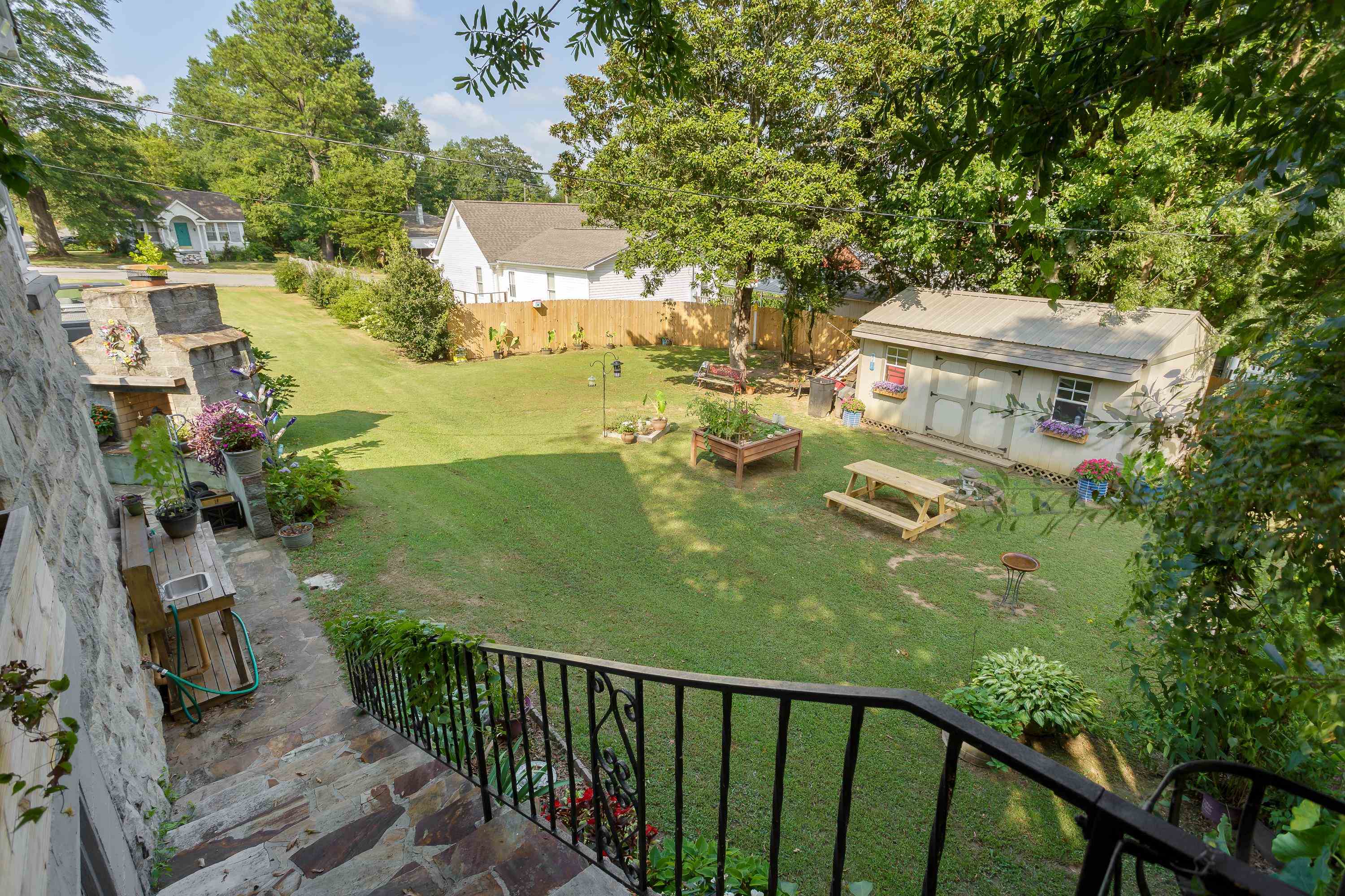 606 Green Ave