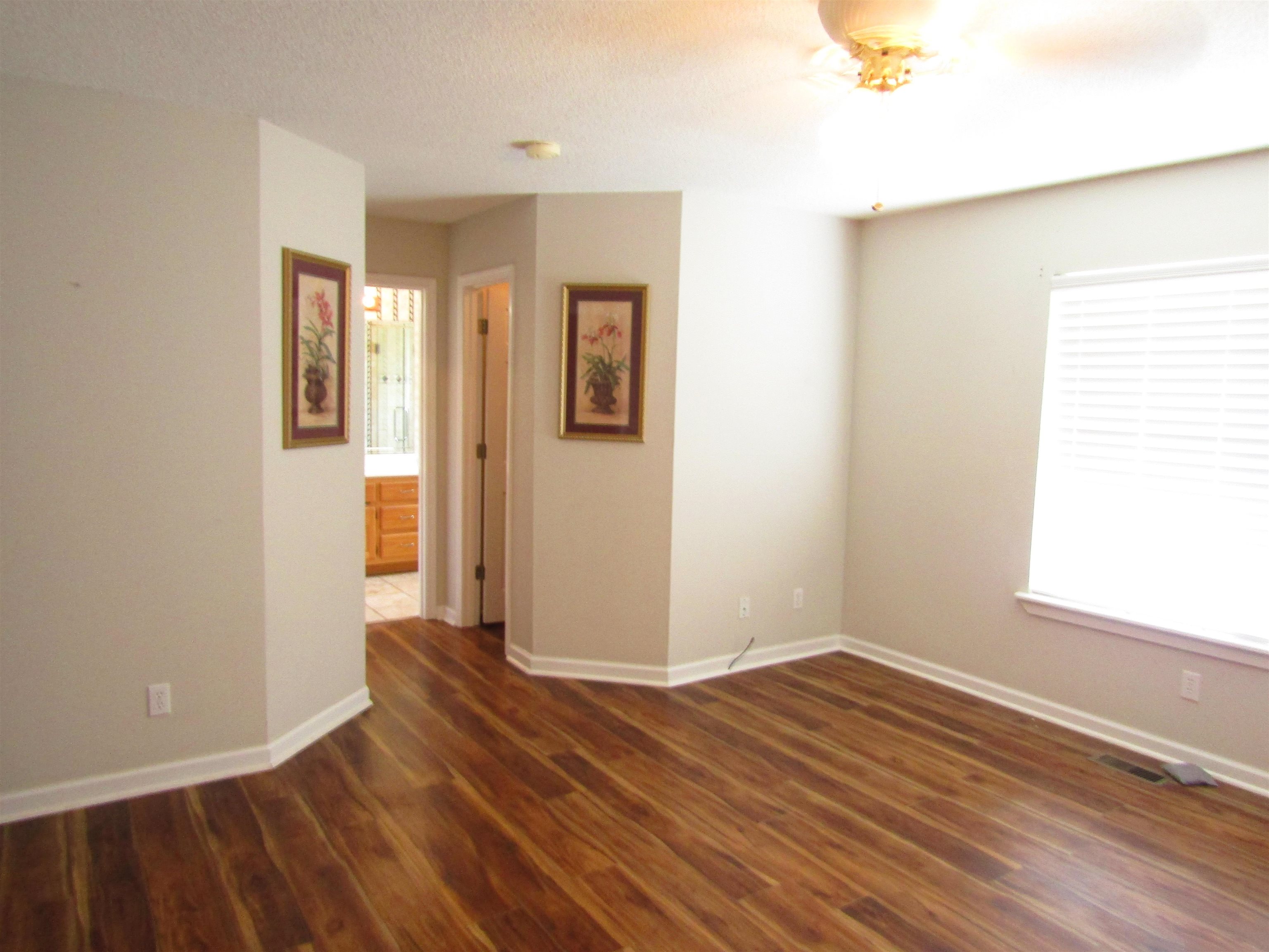 419 Crestwood Dr