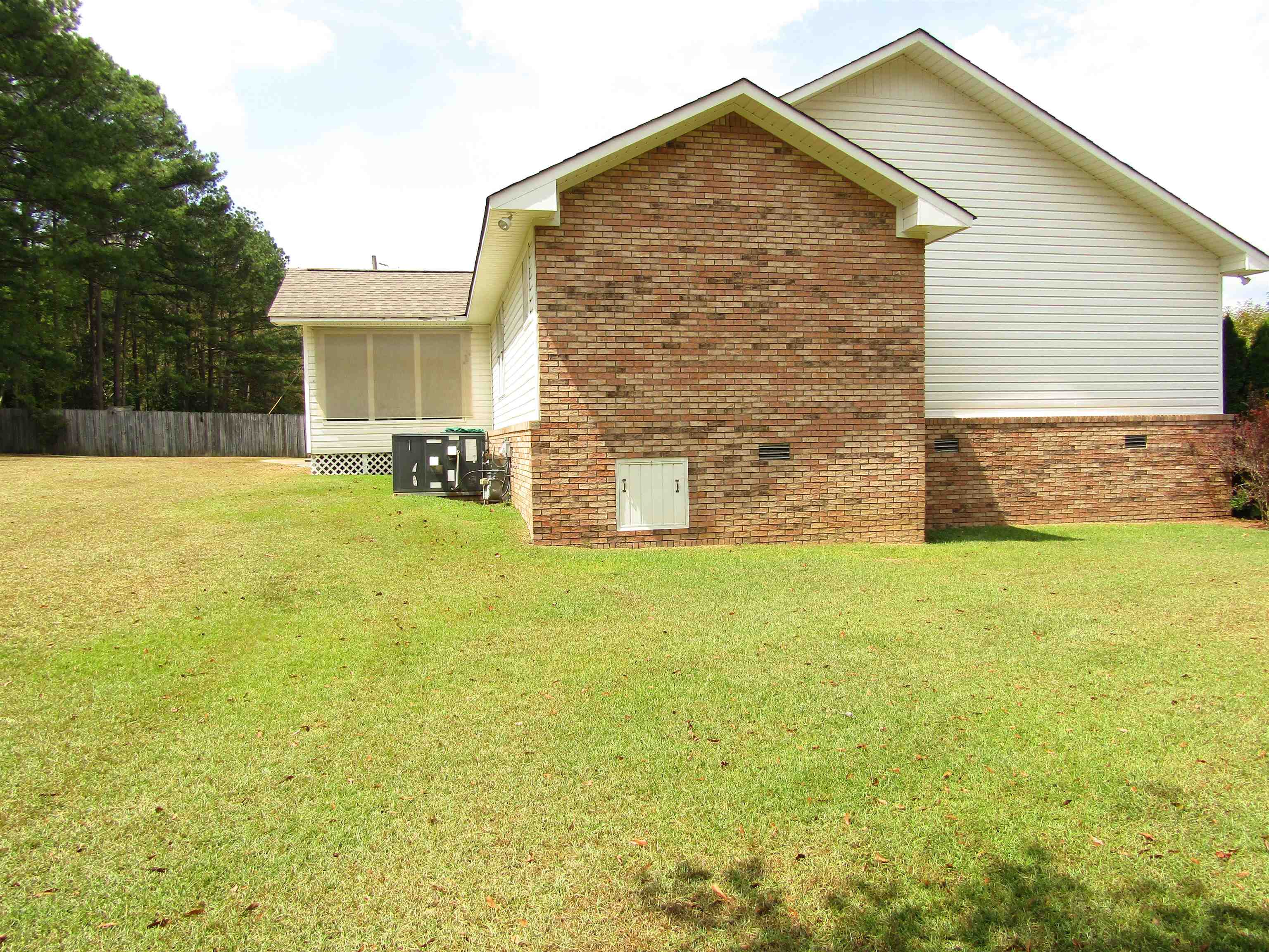 419 Crestwood Dr