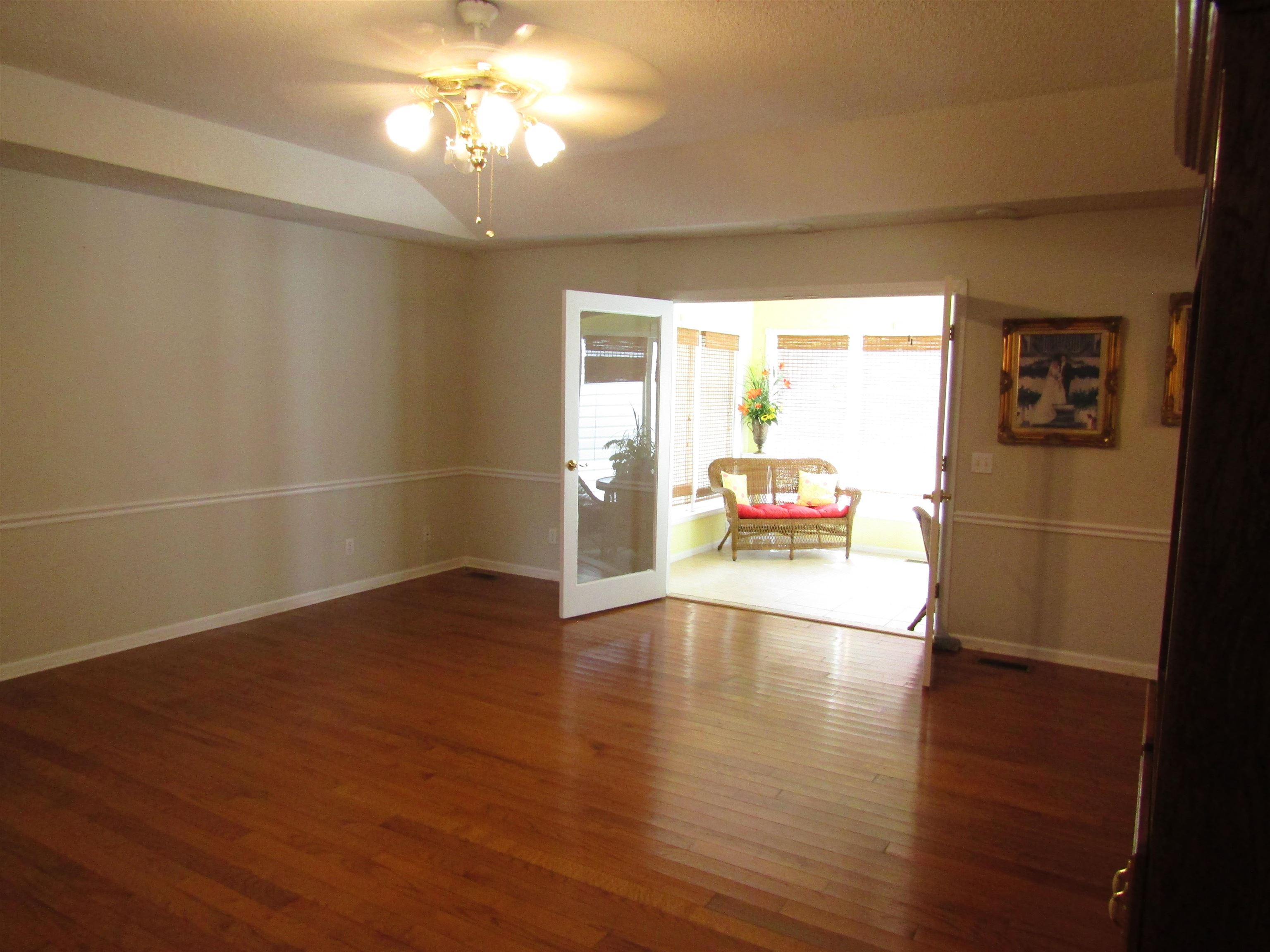 419 Crestwood Dr