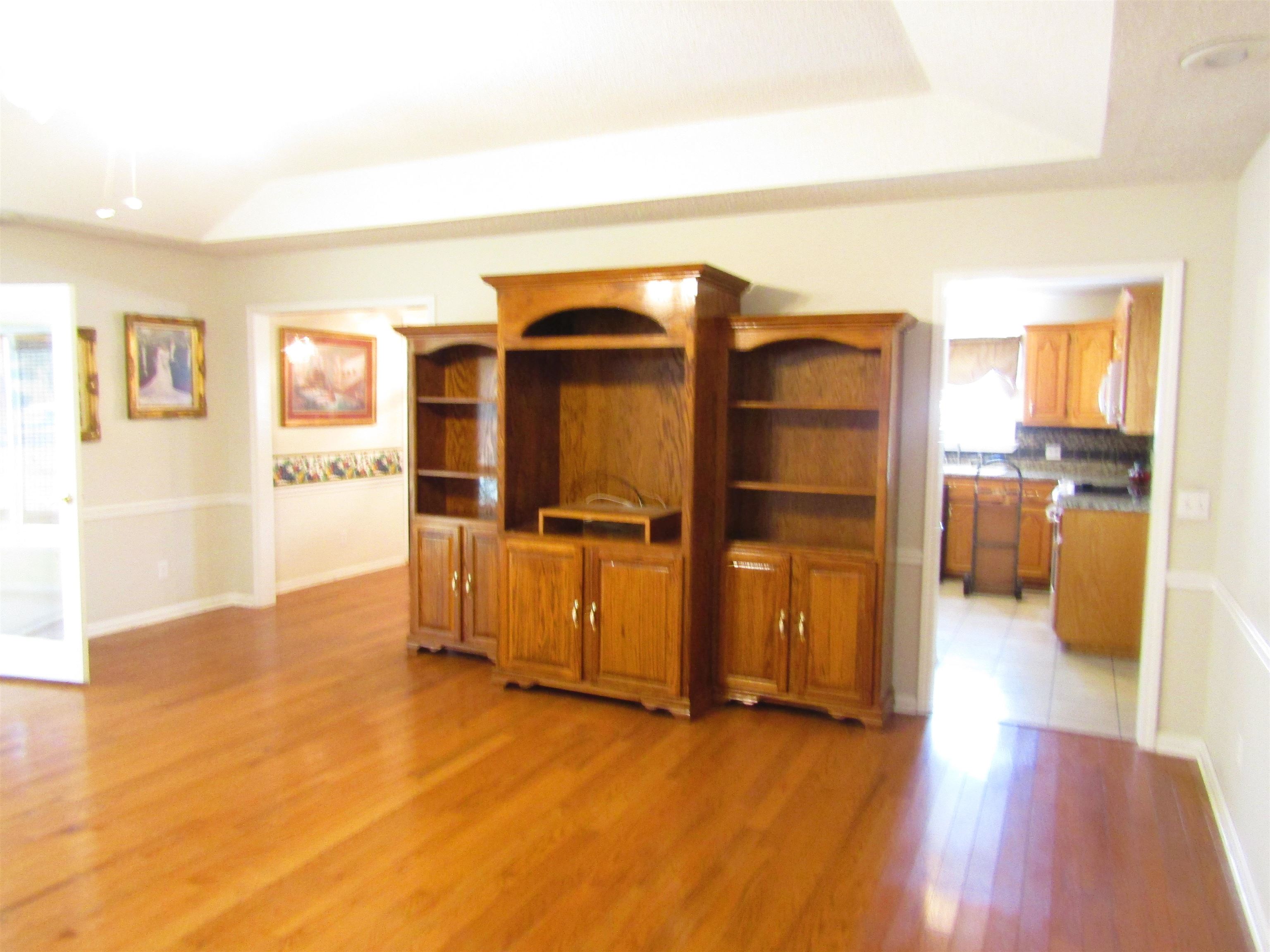 419 Crestwood Dr