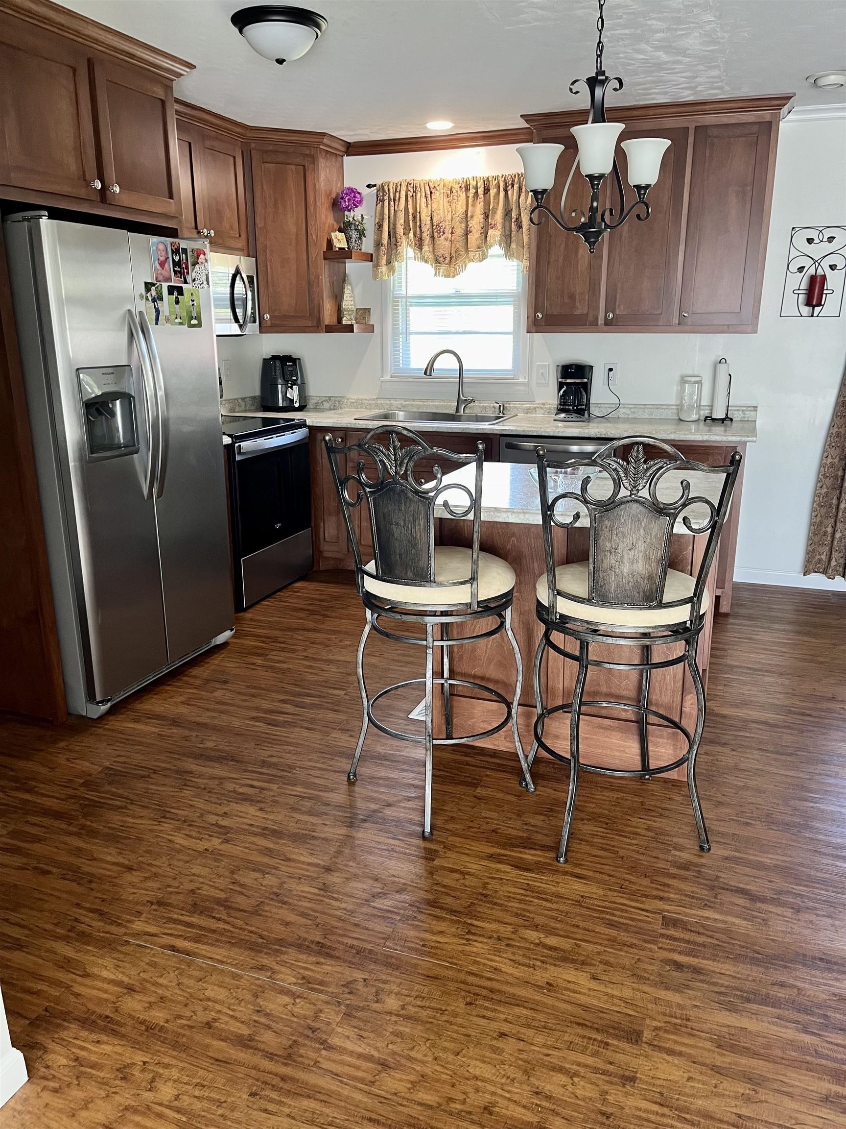 MUST SEE!! This 3 bedroom, 1 1/2 bath home is conveniently located close to restaurants, shopping, within Muscle Shoals City Limits.  Beautifully update kitchen with new cabinets, appliances, and flooring.  The bathrooms feature new flooring, vanities and new tub surround. Schedule your showing today!! Buyer to verify all information.
