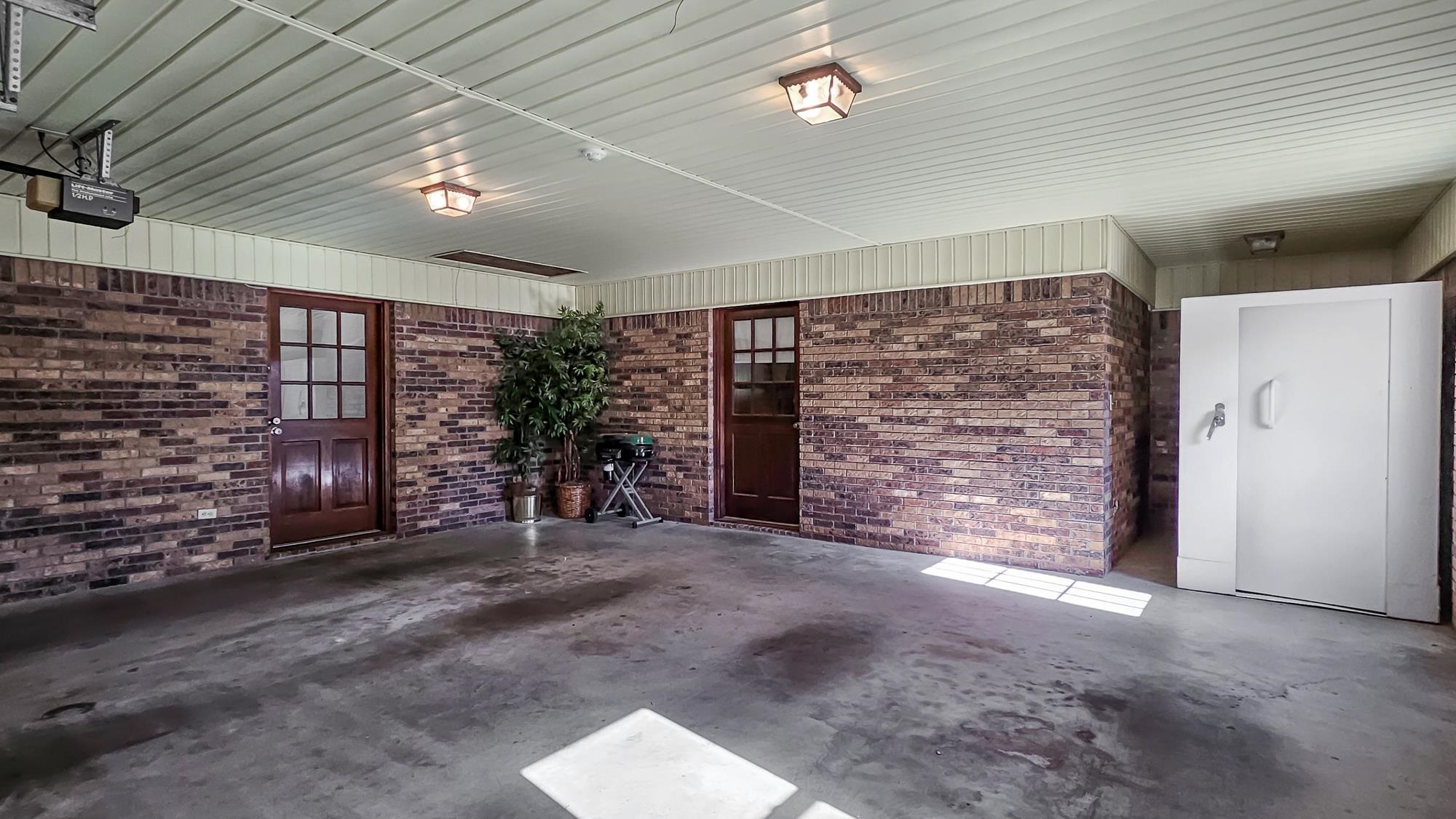1302 Redmont Dr