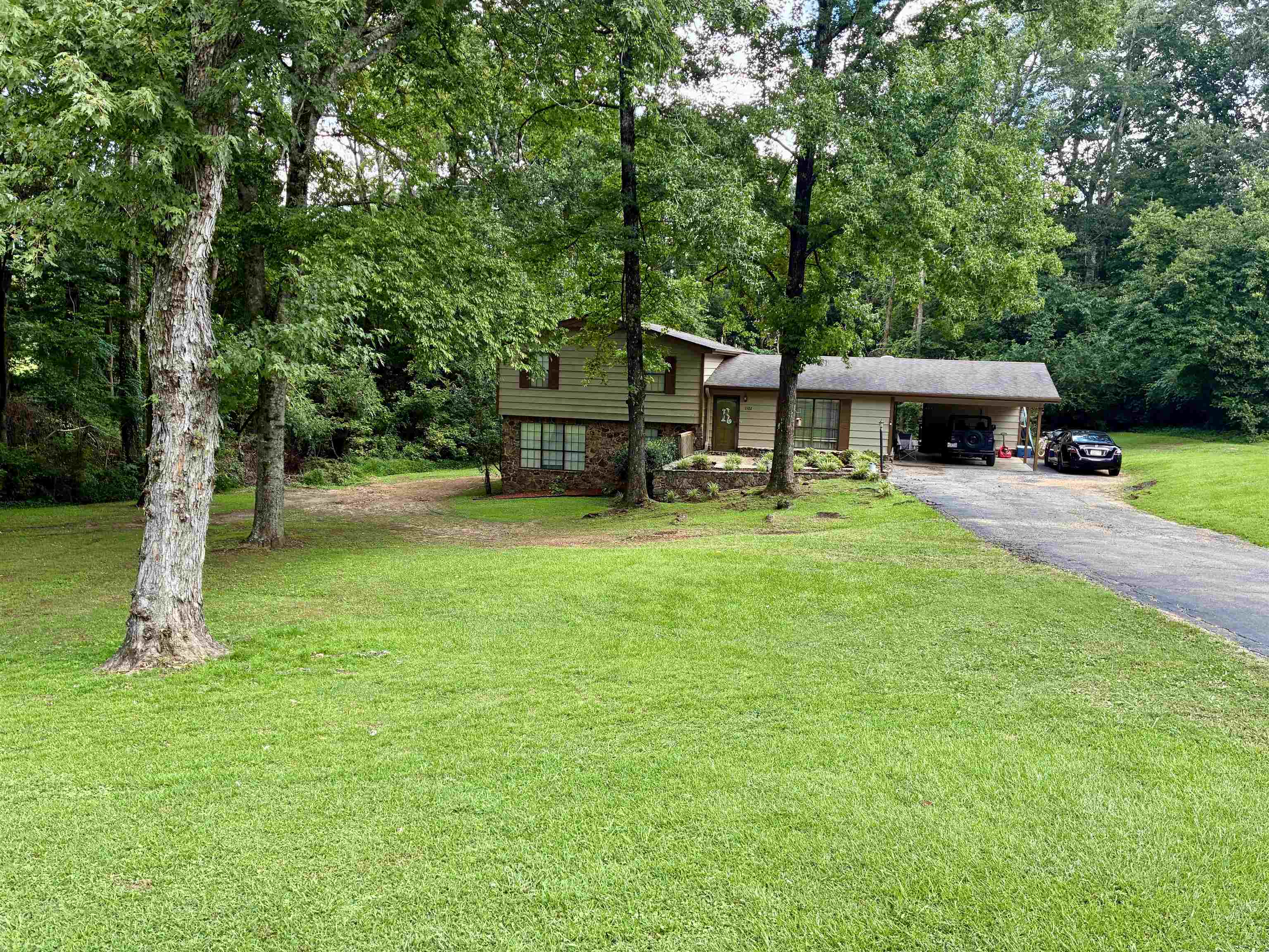 2102 Wilson Blvd