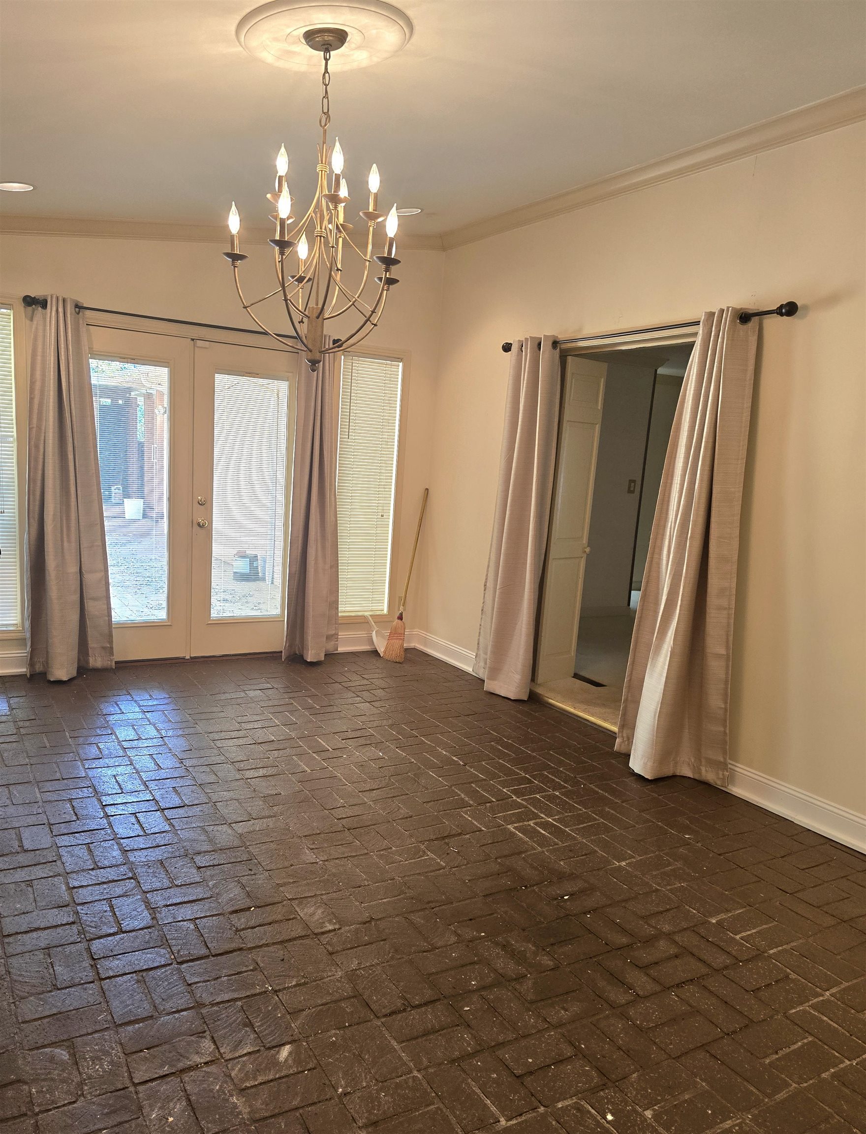 145 Forest Dr